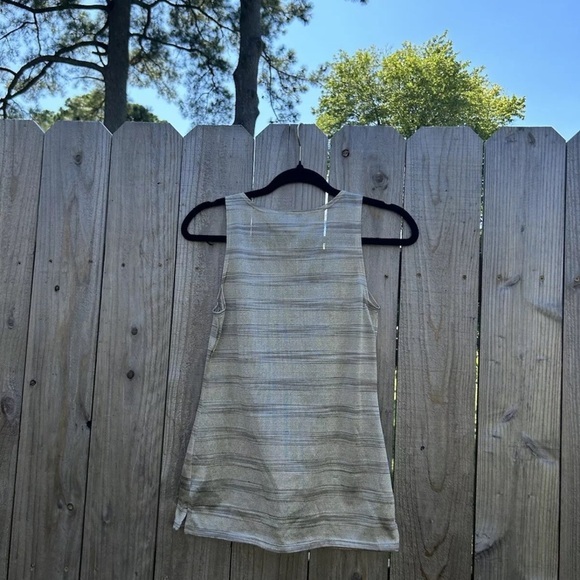 Banana Republic Tank Top Women's Sz Xs‎ Metallic Gold Striped Sleeveless - Picture 6 of 7